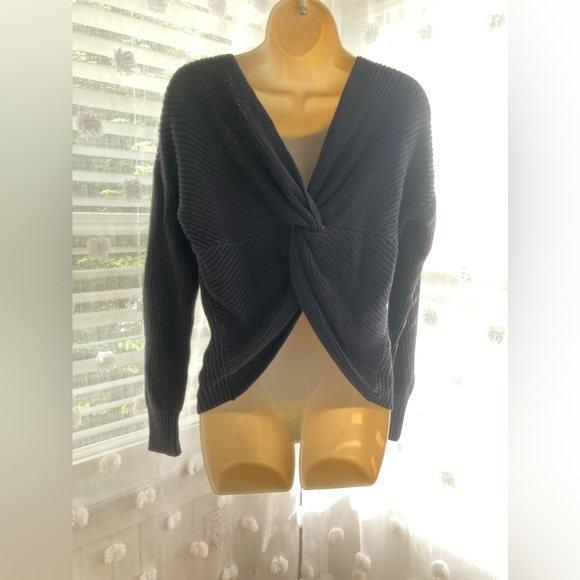 black sweater with crossed back - Picture 4 of 4